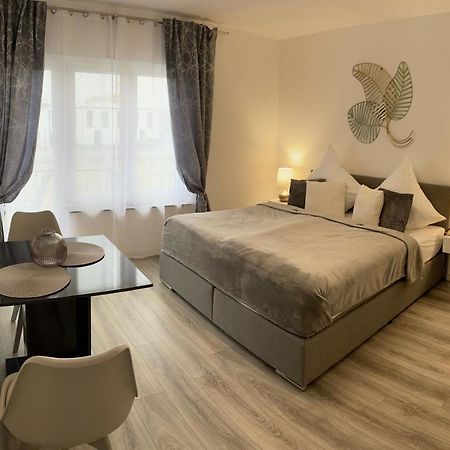Prime Host Lovely Apartment คาร์ลสรูเฮอ ภายนอก รูปภาพ