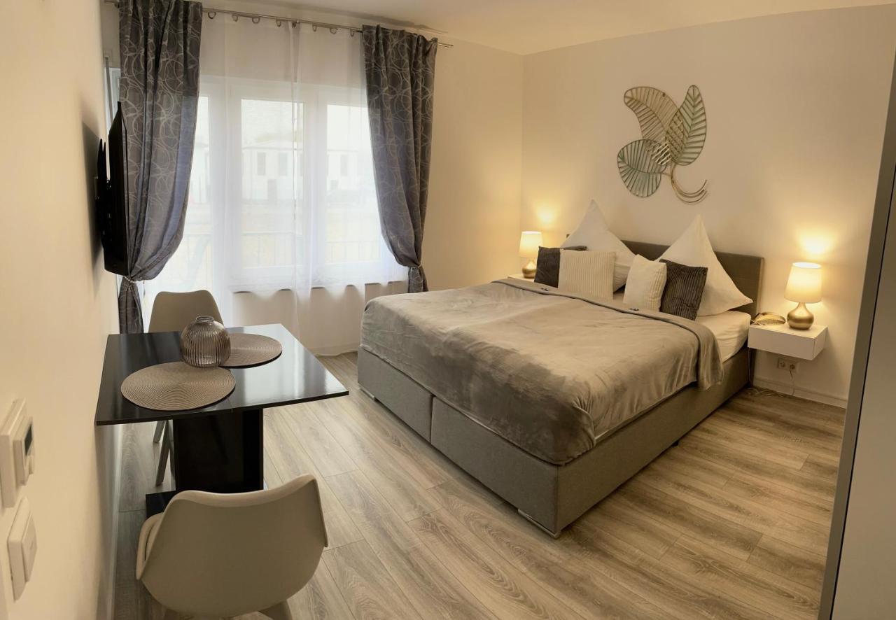 Prime Host Lovely Apartment คาร์ลสรูเฮอ ภายนอก รูปภาพ
