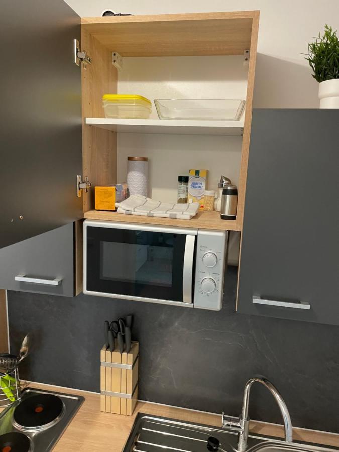 Prime Host Lovely Apartment คาร์ลสรูเฮอ ภายนอก รูปภาพ