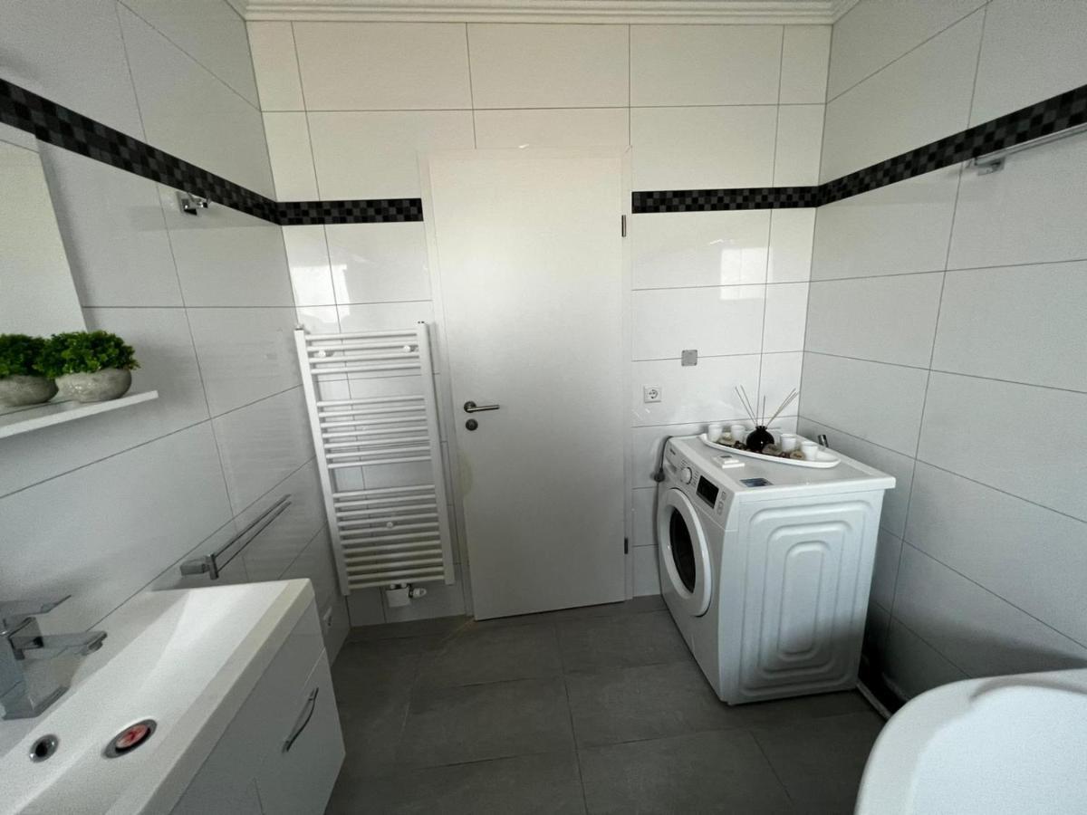 Prime Host Lovely Apartment คาร์ลสรูเฮอ ภายนอก รูปภาพ
