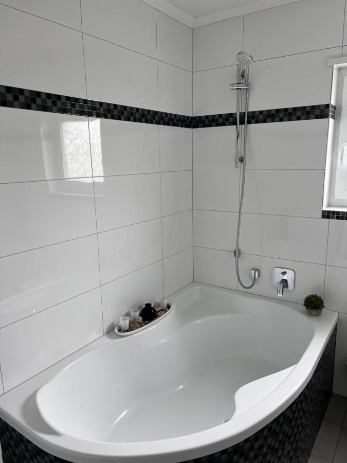 Prime Host Lovely Apartment คาร์ลสรูเฮอ ภายนอก รูปภาพ