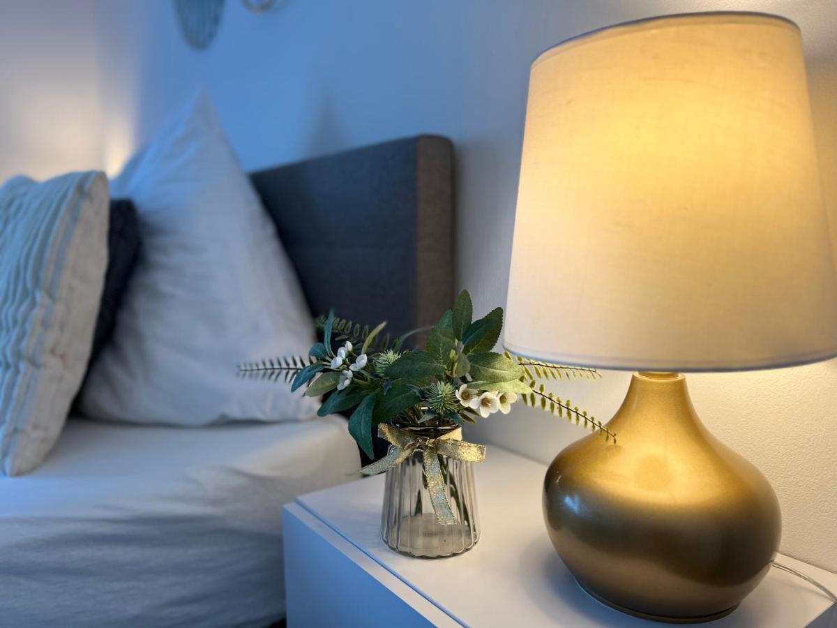 Prime Host Lovely Apartment คาร์ลสรูเฮอ ภายนอก รูปภาพ